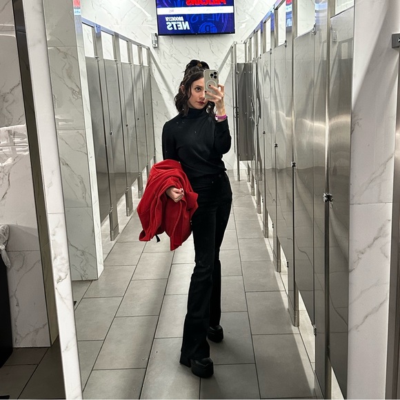 Meet your posher! - Picture 3 of 4